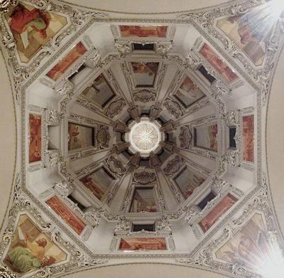 Galerie Bild 1 zu Symmetrie in Salzburg